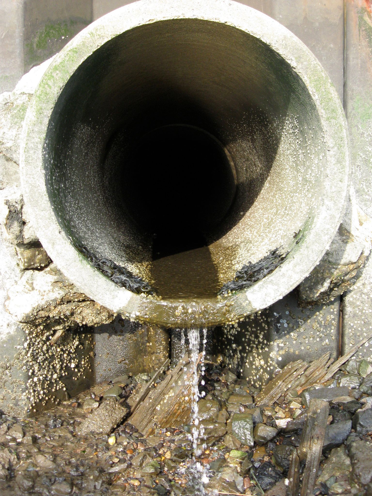 A picture of a sewage drainage pipe